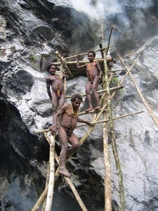 Papua – Mamberámo – kmen Wano – výrobci kamenných sekyr